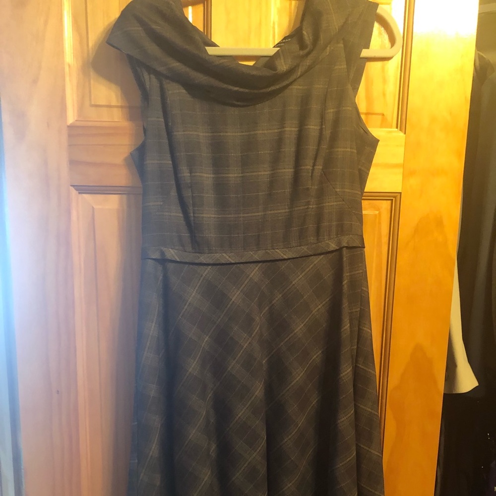 Tahari sleeveless dress